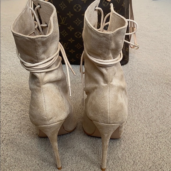 Lace up ankle booties (Size: US 5) - Picture 4 of 4